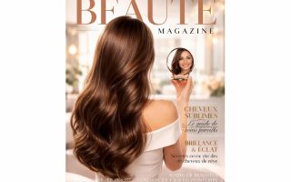 femme-cheveux-miroir-salon-moderne